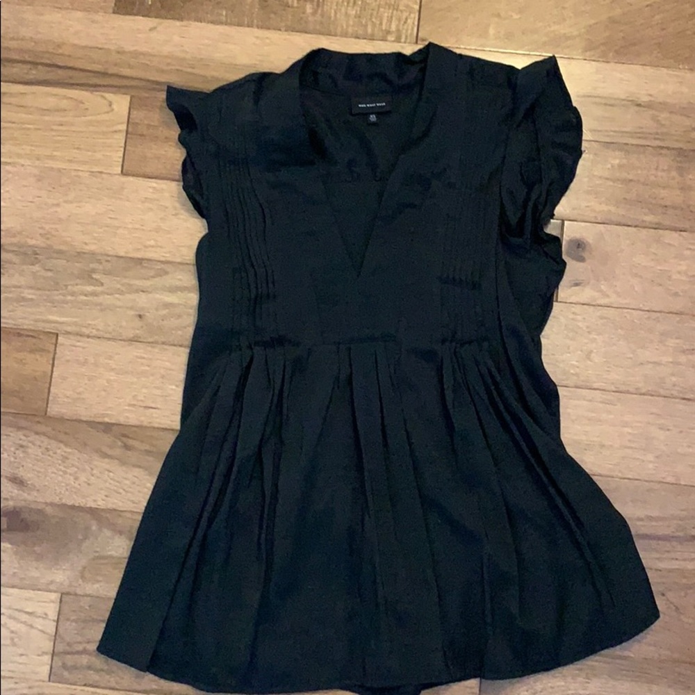 Black V-Neck Sleeveless Blouse